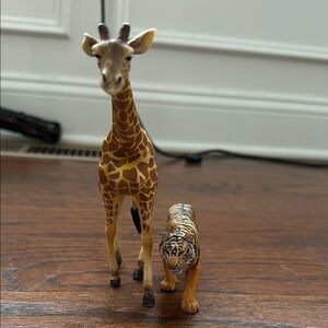 Wildlife Safari Giraffe and Tiger Action Figures